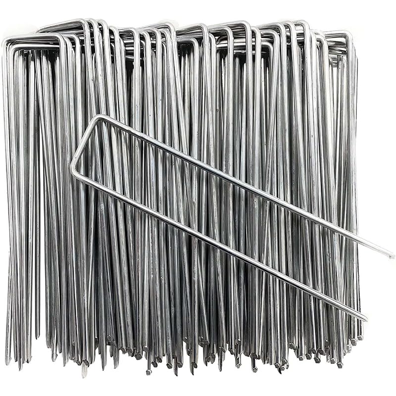 200pcs Landscape Staples 12 Gauge Garden Stakes Galvanized Garden Staples Pins, Anti-Rust Ground Stakes for Weed Barrier, Irrigation Tubing, Yard Lawn, Landscape Fabric (4 inch)