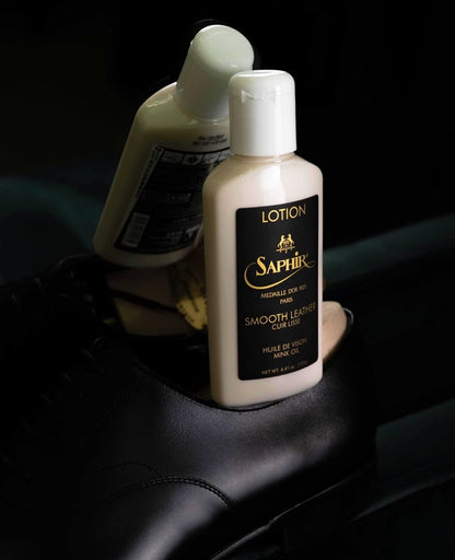 Saphir Médaille d’Or Leather Lotion – 125ml – Luxury Conditioner with Mink Oil for Cleaning, Nourishing & Protecting Smooth Leather Shoes, Bags, Jackets & Furniture – Restores Shine & Softness