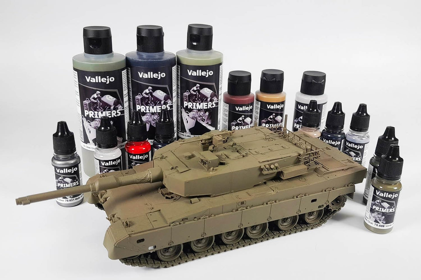 Vallejo - Surface Primer Color | White Acrylic Primer 200 ml (6.76 fl.oz.) | Matte Finish and Fast Drying | Perfect for Airbrushing and Great Adhesion to Figurines and Scale Models