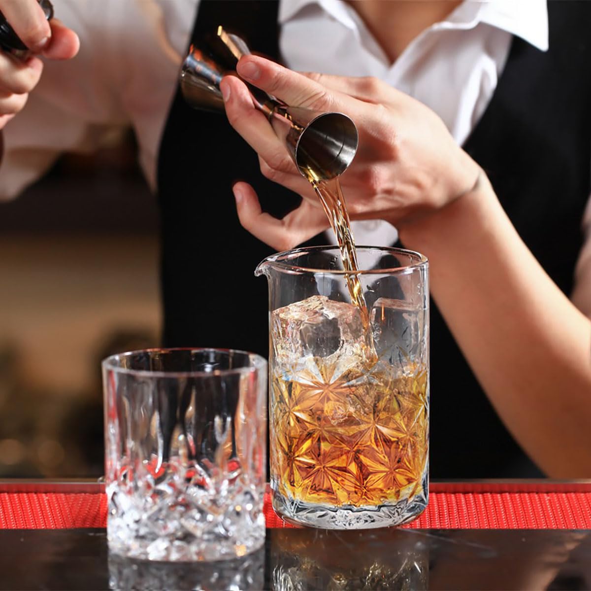 Carfeel 2 Piece Crystal Cocktail Mixing Glass Set with Hawthorne Strainer, Old Fashioned Mixing Glass