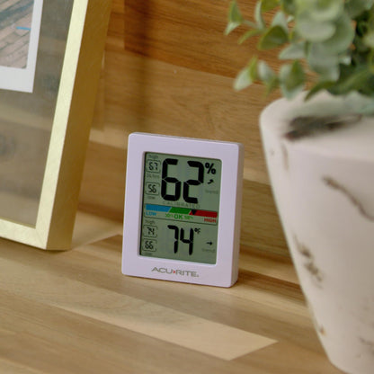 AcuRite 01083M Pro Accuracy Temperature and Humidity Monitor