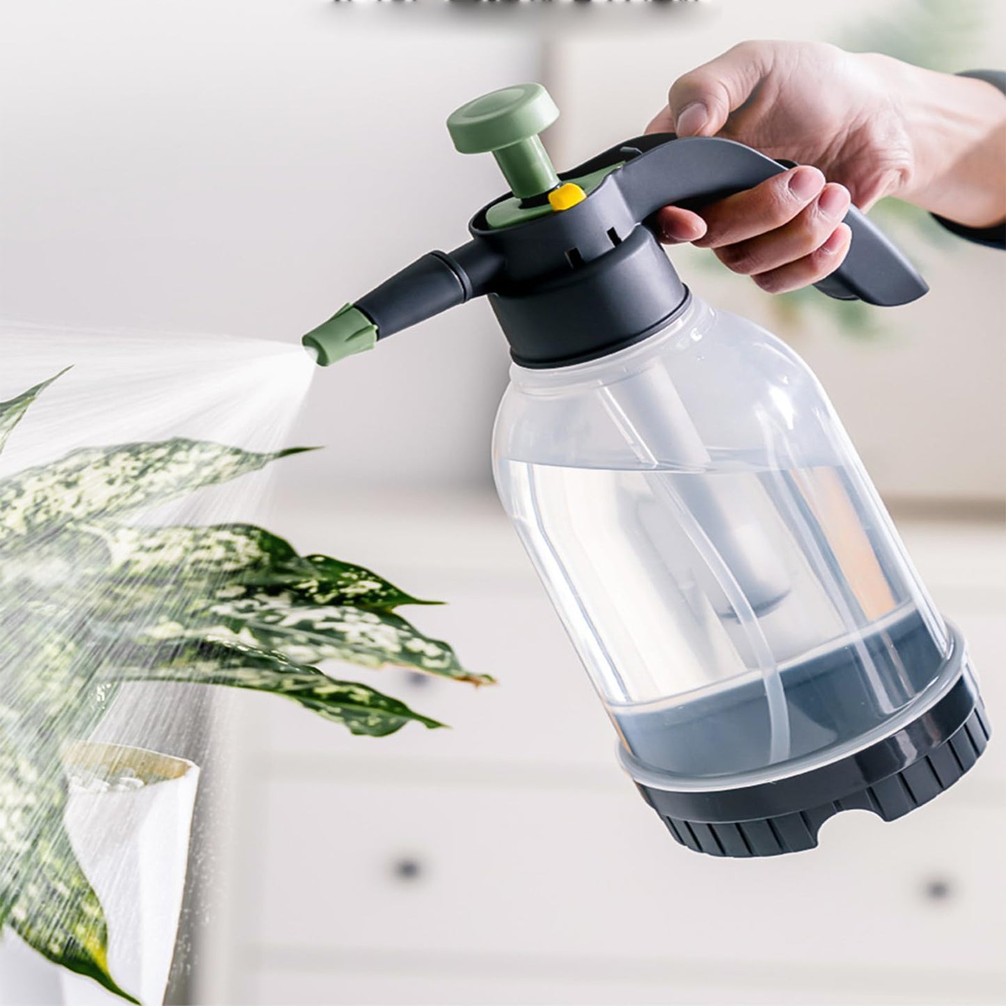 2L Plant Spray Bottle Pump Sprayer Plant Watering Can Hand-Held Misting Spray Bottle with Adjustable Nozzle (Green+Grey)