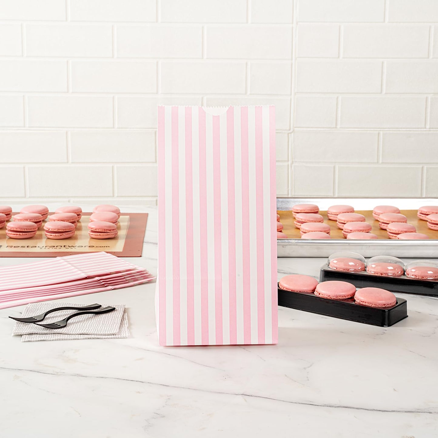 Bag Tek 2 LB Disposable Lunch Bags, 100 Sturdy Take Out Bags - Flat Bottom, Great For Restaurants, Cafes, And Bakeries, Pink And White Paper Popcorn Bags, Versatile, For Grocery - Restaurantware