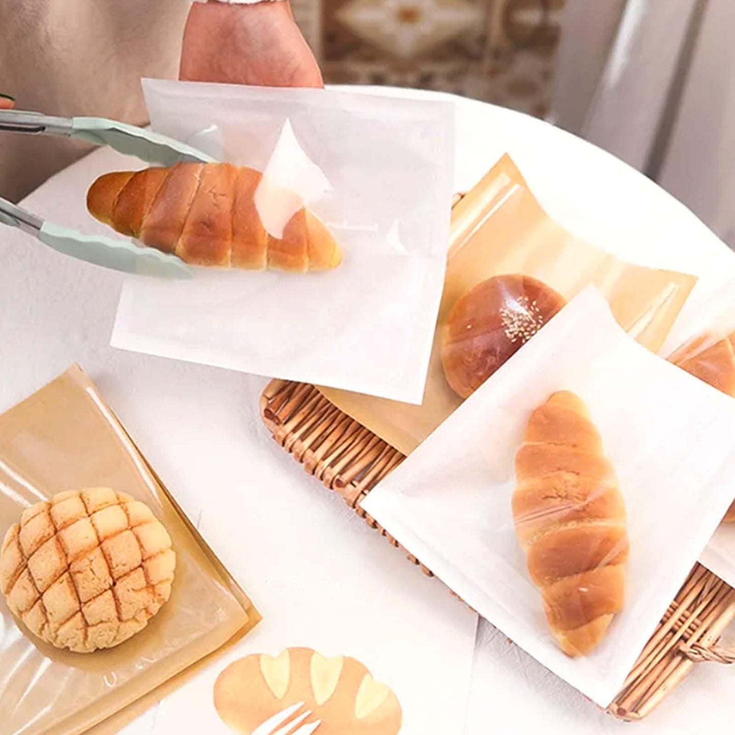 PINGEUI 400 PCS Visible Bakery Bags with Window, 7.5 × 7.1 Inch Kraft Paper Donut Pastry Bags bakery bags, Heat-Sealable Grease Resistant Wax Paper Bags for Cookies, Sandwich, Treats
