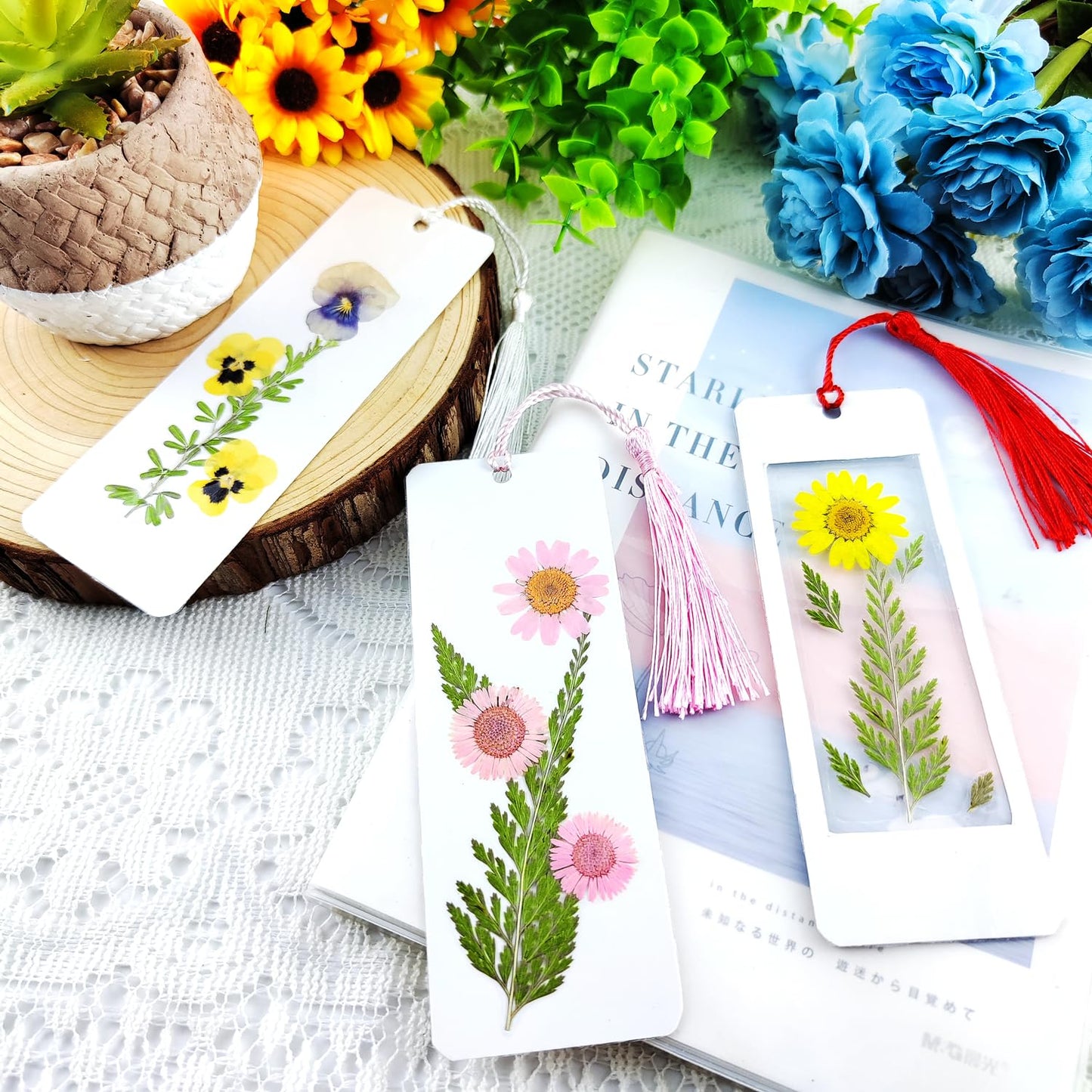 Cardstock Blank Bookmarks Set, 12 Pcs DIY White Craft Bookmarks for Pressed Flowers, Dried Floral Book mark Making Kit with 43 Pcs Pressed Flowers, 12 Pcs Tassels, DIY Book marks for Dried Floral
