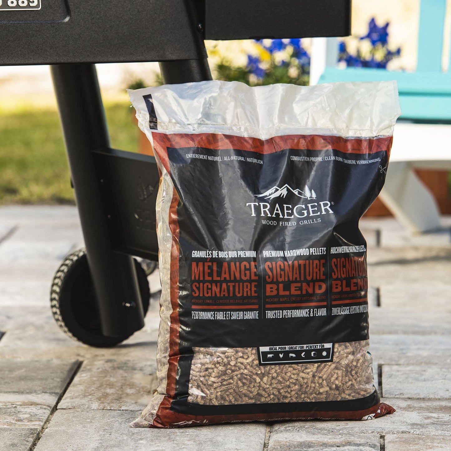 Traeger Grills Signature Blend 100% All-Natural Wood Pellets for Smokers and Pellet Grills. BBQ, Bake, Roast, and Grill, 20 lb. Bag
