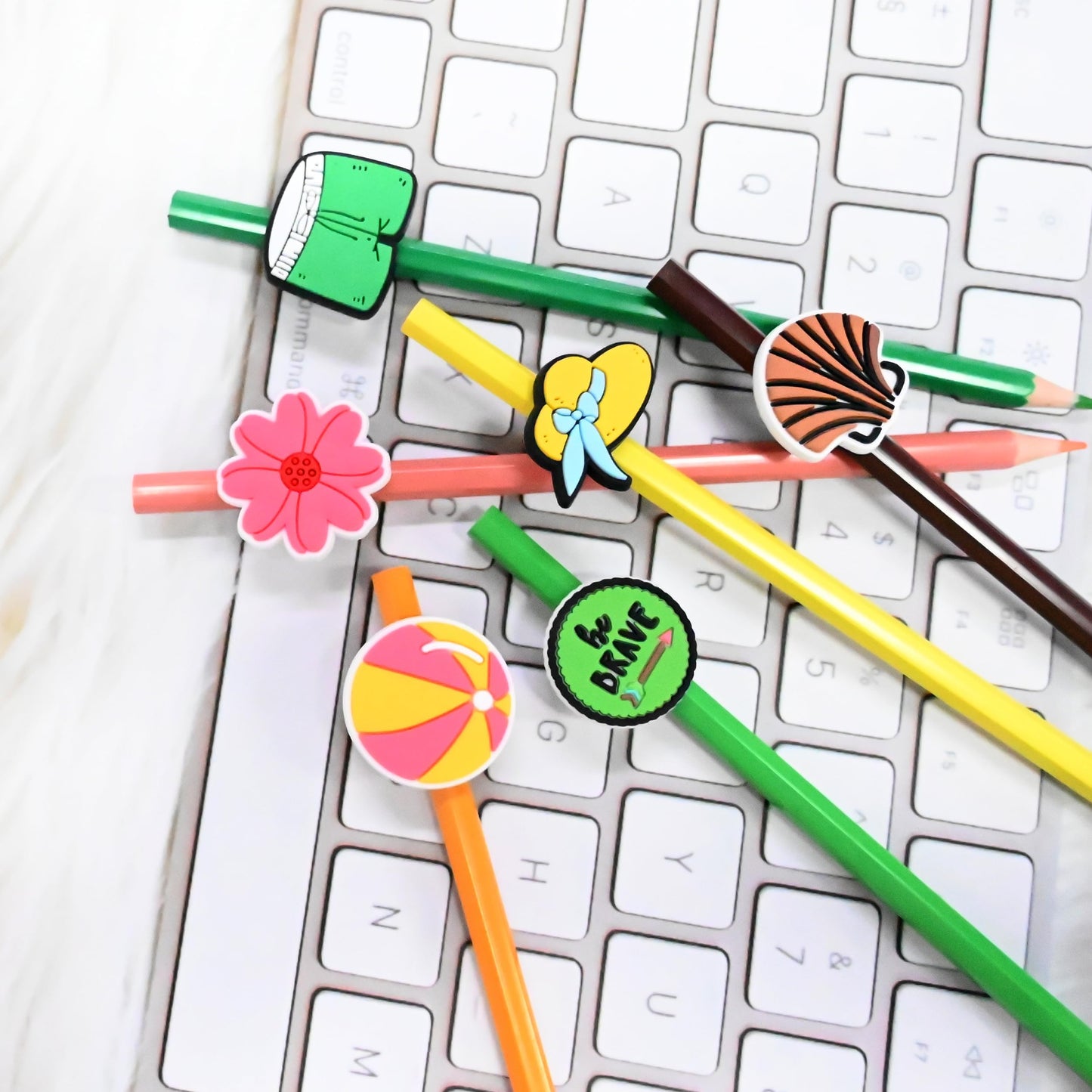 XHAOYEAHX 100PCS Summer Theme Different Pencil Topper Charms Decoration Sun Theme Ocean pen charms PVC pen Topper Student DIY Pencil Clips Charms Accessories for Classroom Students Gifts Awards.