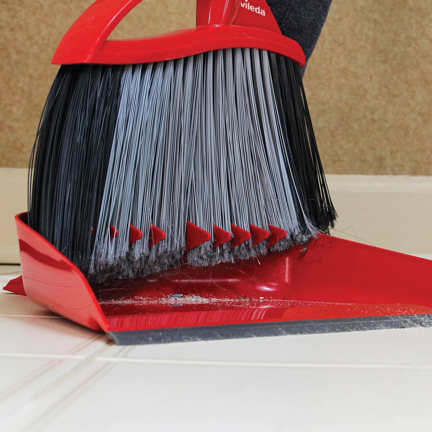 Vileda Pet Pro Broom with Step-On Dustpan and 3-Piece Handle | Remove 99% Dust and Dirt in One Sweep