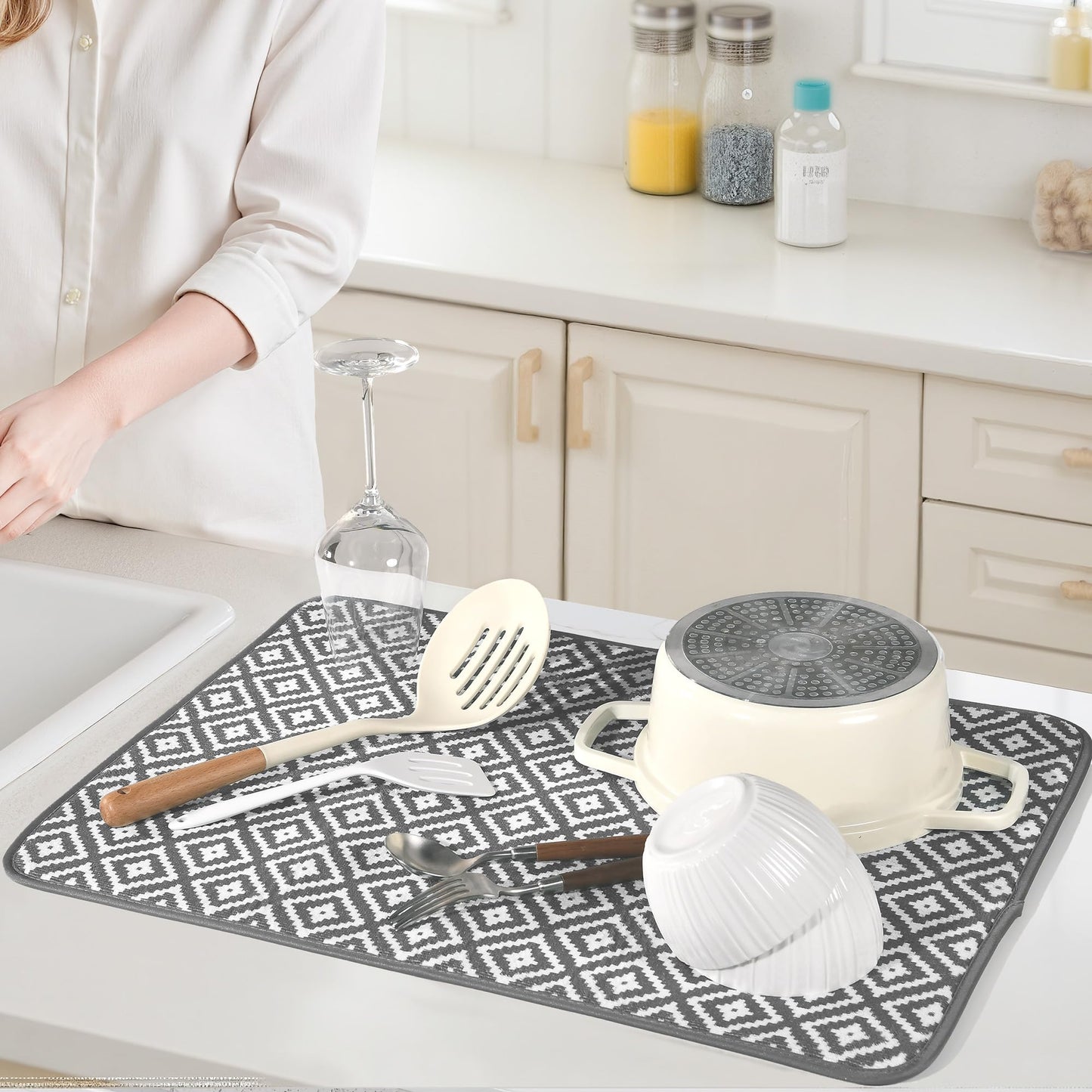Subekyu 2 Pack Dish Drying Mat, 24 * 18 inch Ultra Absorbent Microfiber Dishes Drainer Mats for Kitchen Counter, Large Size Dish Drying Pad with Rhombus Patterns