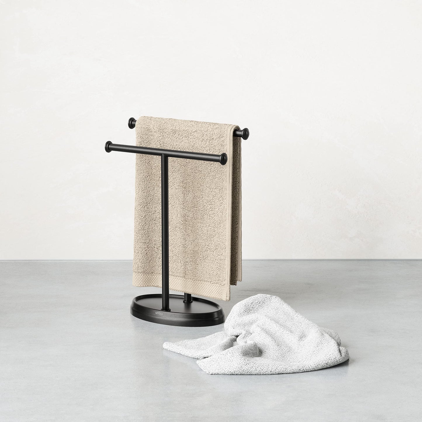Umbra Palm Double Hand Towel Tree, Brushed Nickel 2 Towels Holder and Accessories Stand for Bathroom Vanities - Slim, Modern, Durable Bars with Base Serves as a Jewelry Tray for Rings