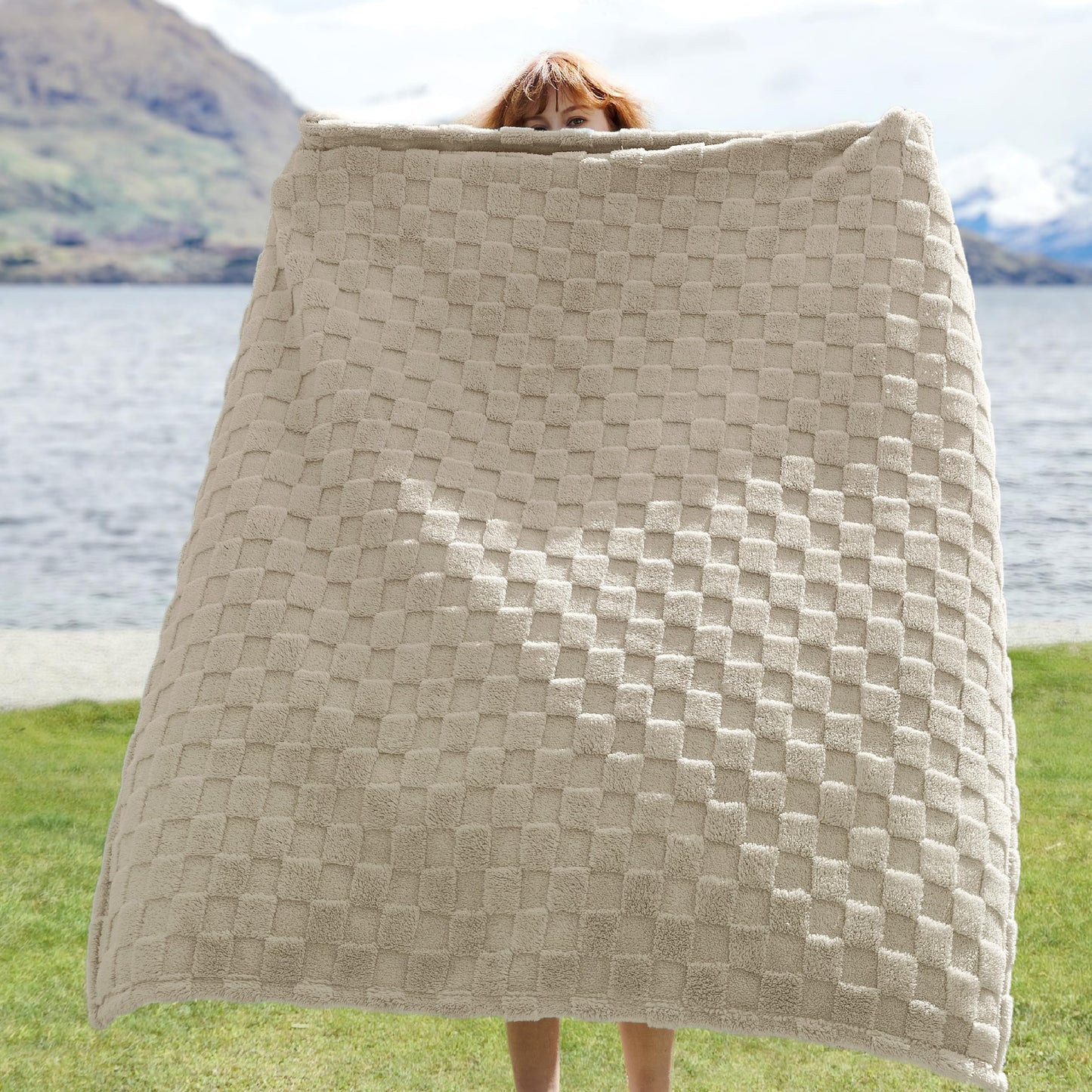 Bedsure Brown Throw Blankets for Couch - Soft Cozy Cute Plush Checkered Fleece Bed Blanket for Girls Women, Warm Thick Fluffy Fuzzy Gift, Fall Living Room Home Decor, 50x60