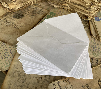 Wanderings Handmade White Deckle Edge Envelope - 5.25x7.25/13 x 18 cm. Package of 25 - for Announcements Wedding Invitations Greeting Cards Crafts - Thick 150 GSM