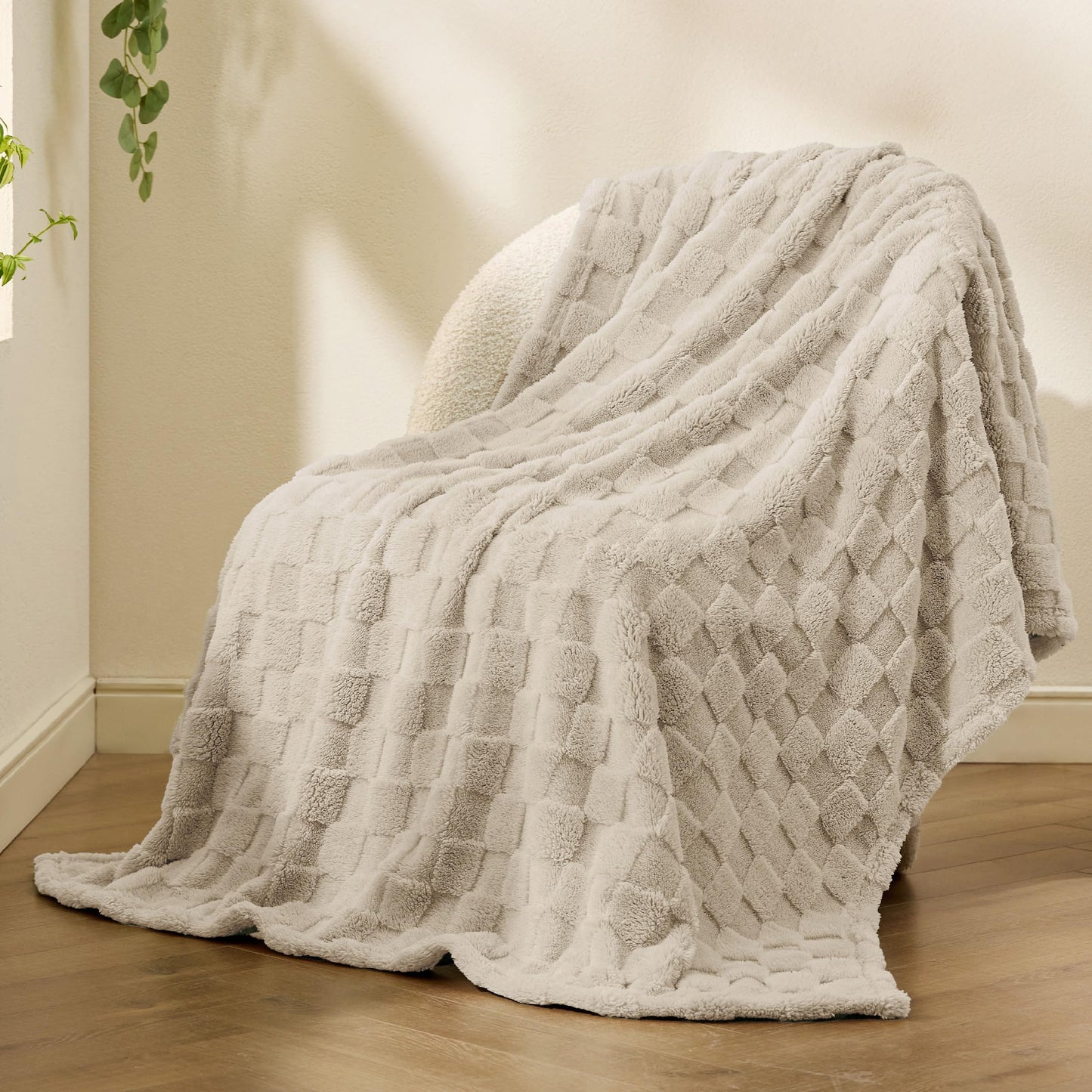 Bedsure Brown Throw Blankets for Couch - Soft Cozy Cute Plush Checkered Fleece Bed Blanket for Girls Women, Warm Thick Fluffy Fuzzy Gift, Fall Living Room Home Decor, 50x60