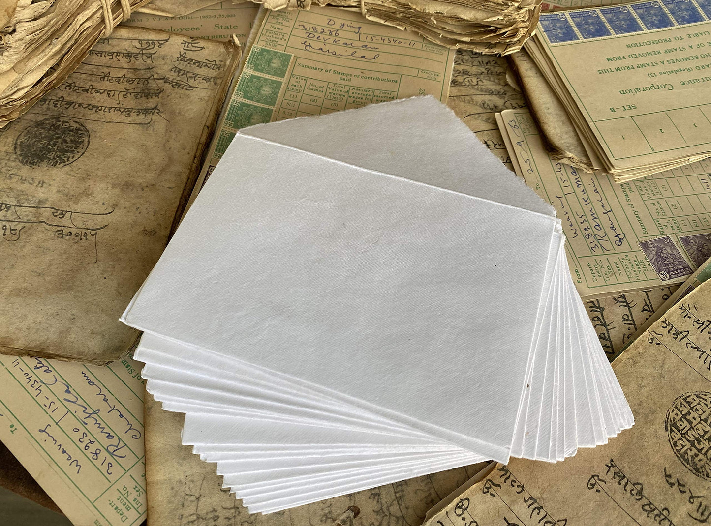 Wanderings Handmade White Deckle Edge Envelope - 5.25x7.25/13 x 18 cm. Package of 25 - for Announcements Wedding Invitations Greeting Cards Crafts - Thick 150 GSM