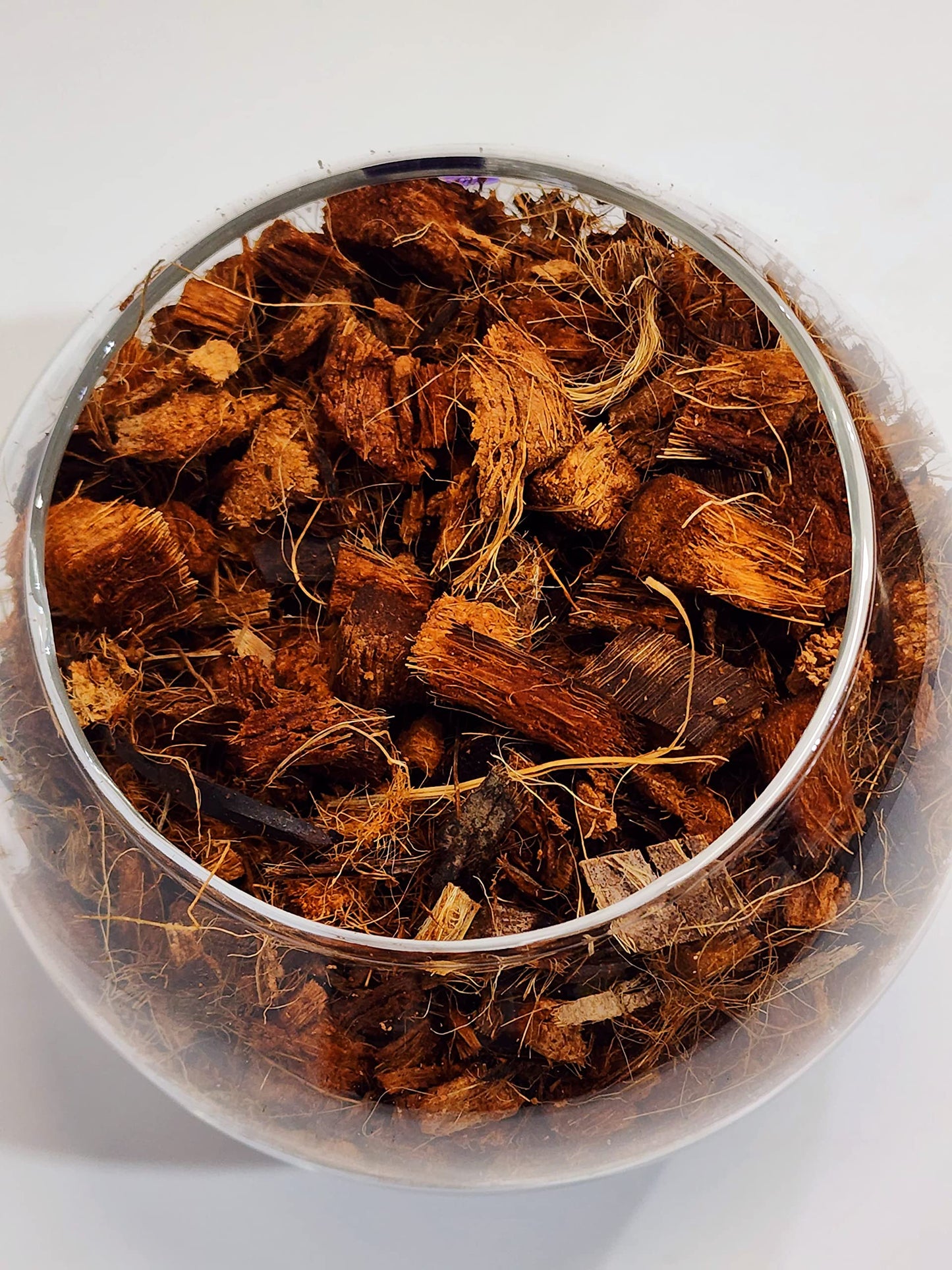 8 litres - Horticulture Coco Husk for Plants- Organic Loose Chunky Coco Chips and Fibers, A Fantastic Soil Amendment for Aroid/Tropical/Orchid/Indoor Plants Potting Mix. (8 litres)